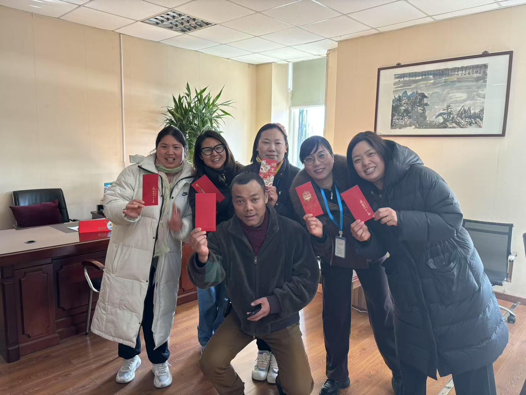 建華市場開門大吉 財(cái)源滾滾新啟程